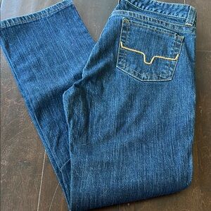Blue Straight-Leg Jeans with Classic Contrast Stitching